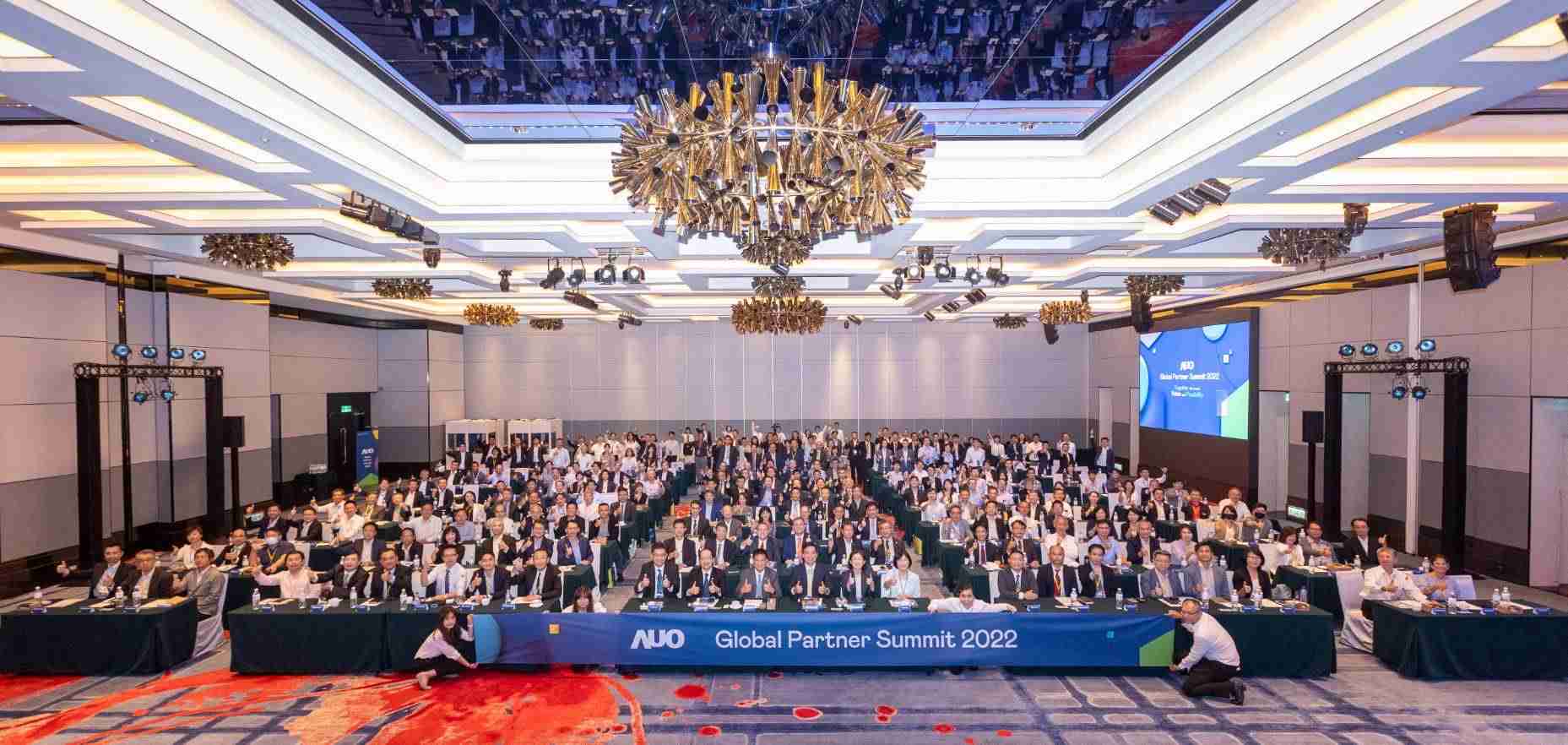 友達推動「安心、、、創新、、用心、、、、同心、、盡心」五星職旅，，為菲籍員工打造全方位照護，，，，首度贏得「人權實踐與發展領袖獎」殊榮