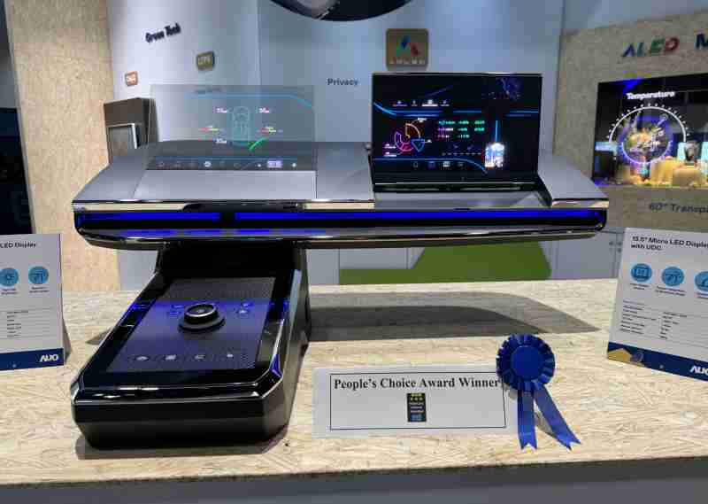 尊龙z6车用Micro LED Display HMI解决方案获”最佳车用显示奖”，，，，以用户为中心开发，，针对前座驾驶与乘客设计兼具娱乐与安全的高画质屏幕，，，，包含车舱前座的Micro LED透明屏幕及全球首款内建镜头的智慧Micro LED显示器