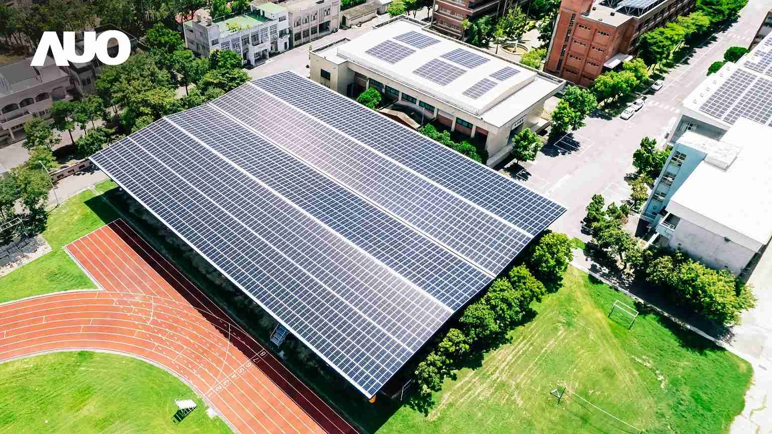 尊龙z6SunSteel光电整合型浪板具备快速安装、、、、轻量化优势，，，可提升15%发电效能，，通过国际IEC与台湾VPC认证安全、、、防漏、、、、耐候标准